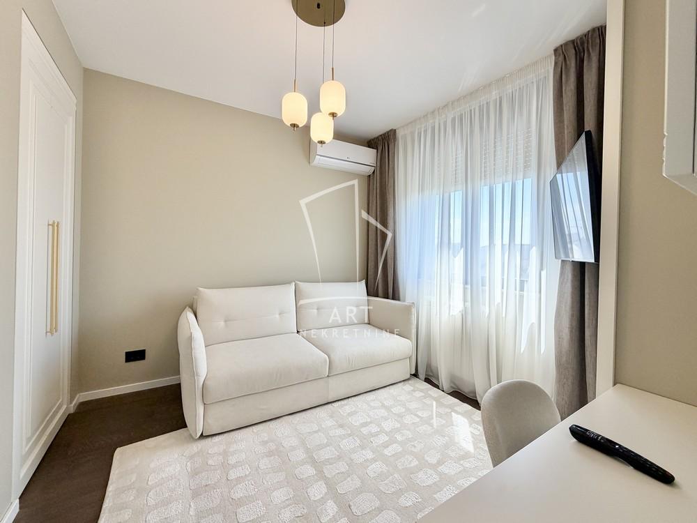 Stan na prodaju u Beogradu, Zemun, trosoban, 85m2, cena 288000 evra