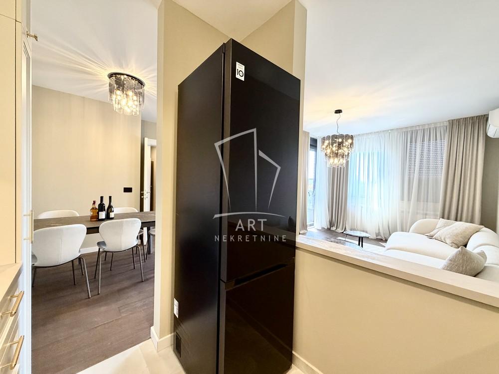 Stan na prodaju u Beogradu, Zemun, trosoban, 85m2, cena 288000 evra