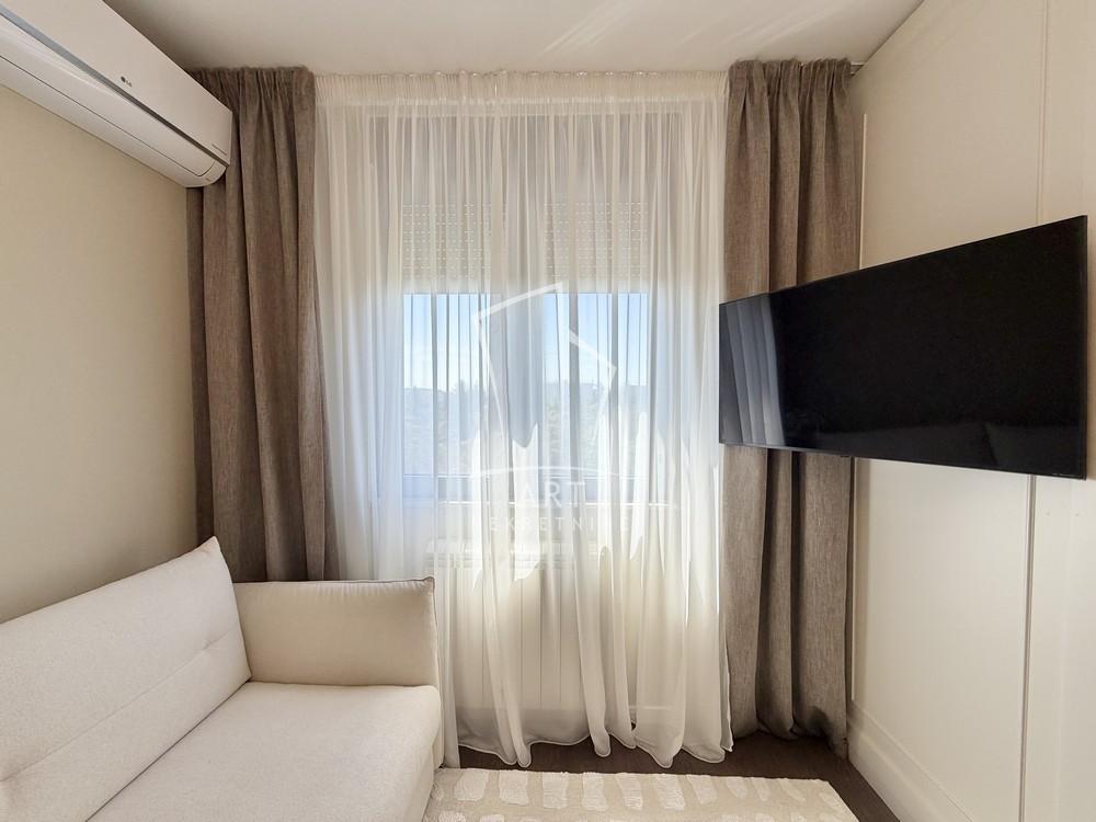 Stan na prodaju u Beogradu, Zemun, trosoban, 85m2, cena 288000 evra