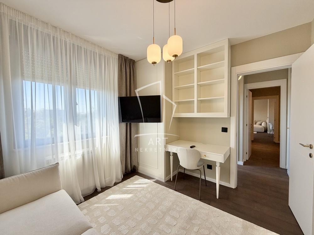 Stan na prodaju u Beogradu, Zemun, trosoban, 85m2, cena 288000 evra