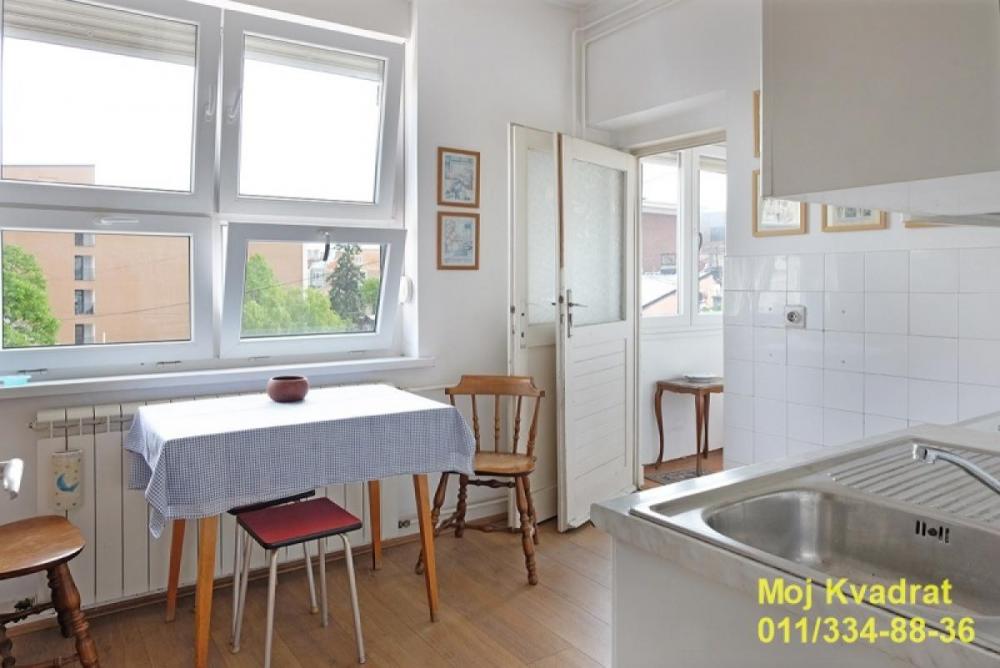 Stan na prodaju u Beogradu, Kalenić pijaca, dvosoban, 55m2, cena 249000 evra