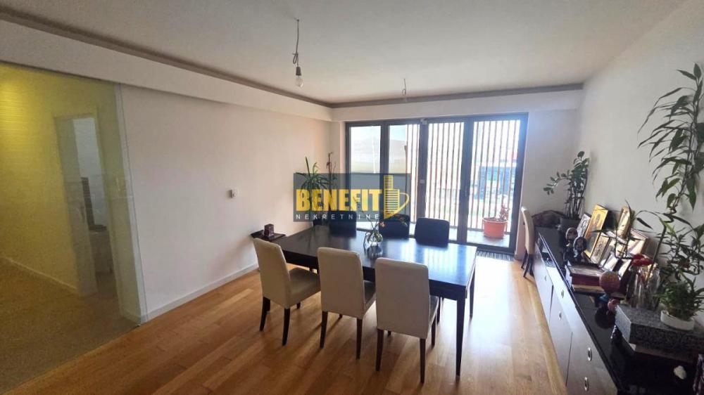 Stan na prodaju u Beogradu, Novi Beograd blok 65, trosoban, 90m2, cena 480000 evra