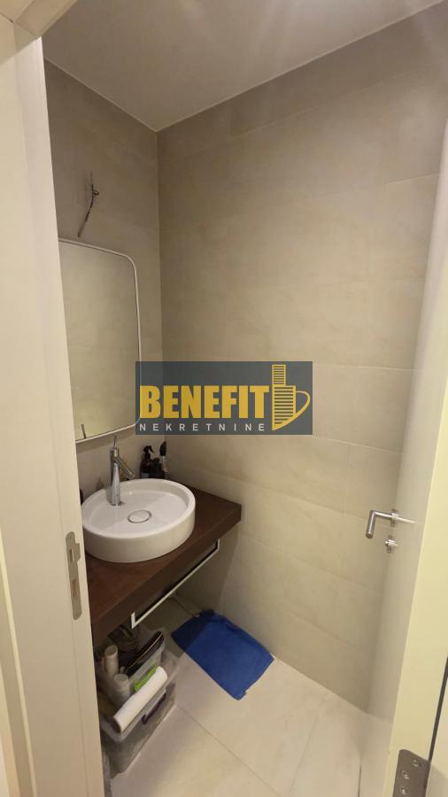 Stan na prodaju u Beogradu, Novi Beograd blok 65, trosoban, 90m2, cena 480000 evra