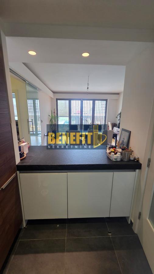 Stan na prodaju u Beogradu, Novi Beograd blok 65, trosoban, 90m2, cena 480000 evra