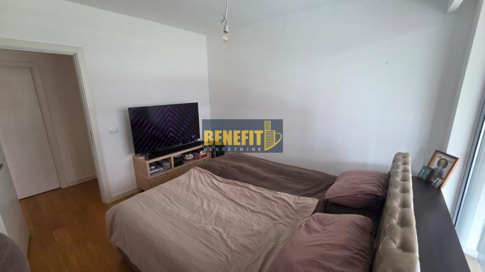 Stan na prodaju u Beogradu, Novi Beograd blok 65, trosoban, 90m2, cena 480000 evra