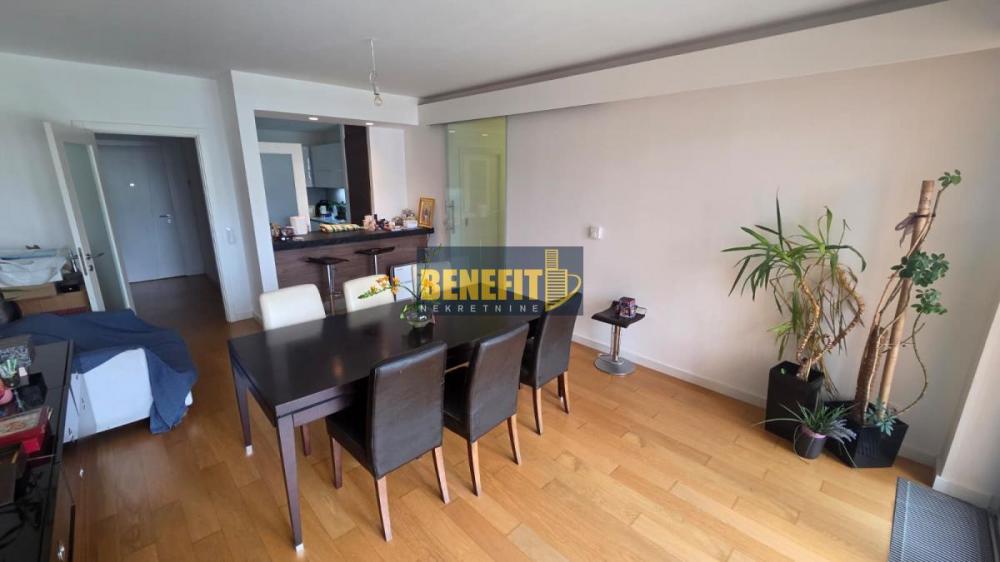 Stan na prodaju u Beogradu, Novi Beograd blok 65, trosoban, 90m2, cena 480000 evra