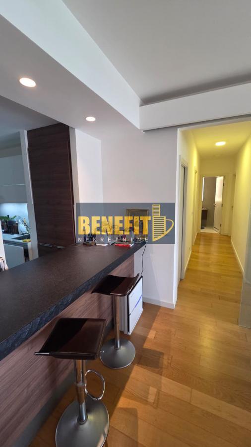 Stan na prodaju u Beogradu, Novi Beograd blok 65, trosoban, 90m2, cena 480000 evra