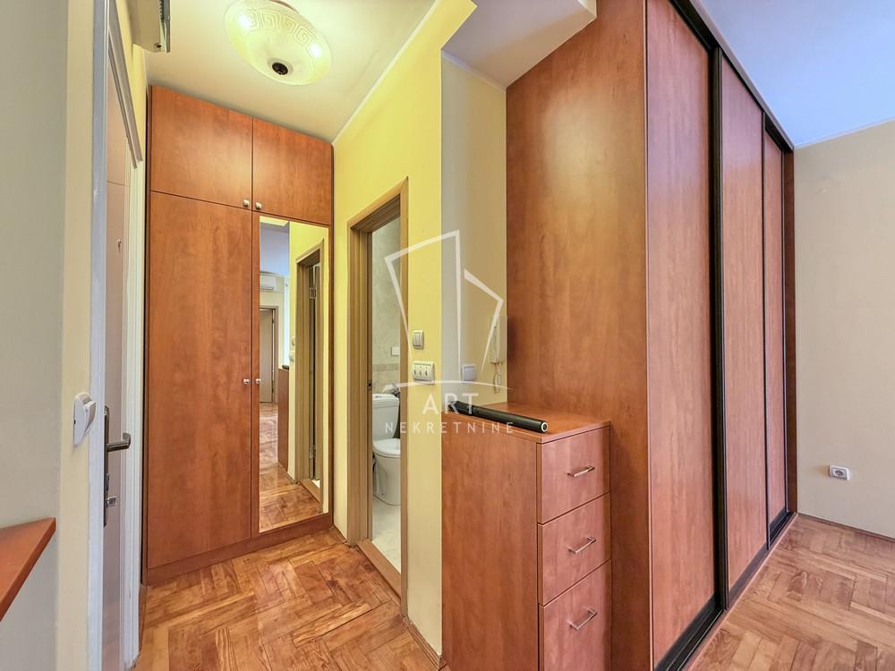 Stan na prodaju u Beogradu, Vračar (Hram), dvosoban, 46m2, cena 270000 evra