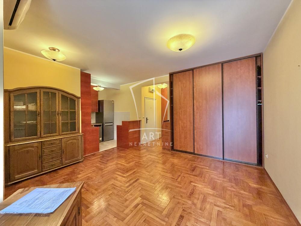 Stan na prodaju u Beogradu, Vračar (Hram), dvosoban, 46m2, cena 270000 evra