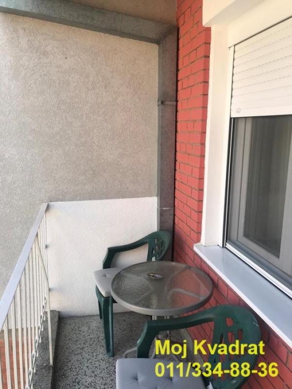 Stan na prodaju u Beogradu, Cerak, trosoban, 59m2, cena 160000 evra