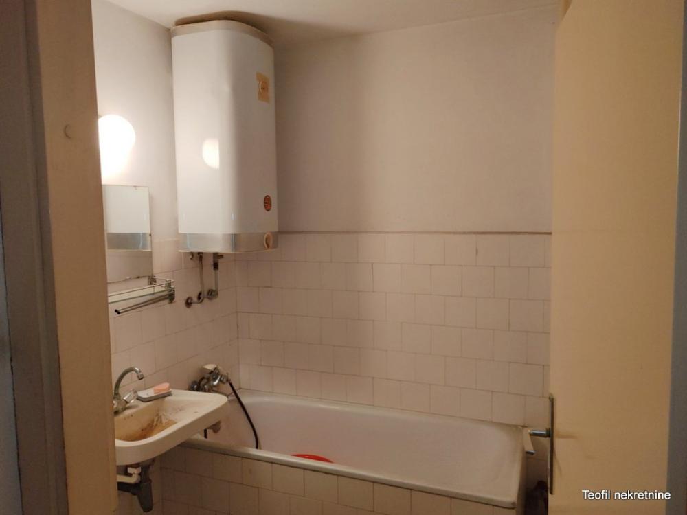 Stan na prodaju u Beogradu, Novi Beograd blok 70 (Kineski TC), dvosoban, 59m2, cena 220000 evra