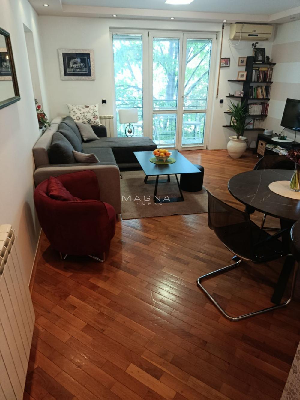 Stan na prodaju u Beogradu, Vračar, dvosoban, 53m2, cena 215000 evra