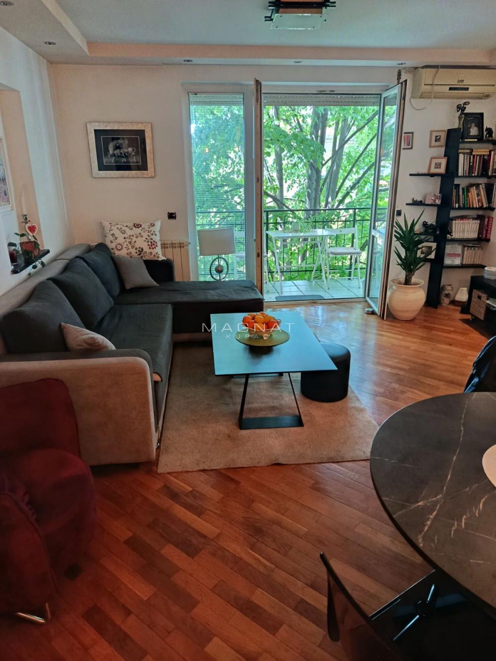 Stan na prodaju u Beogradu, Vračar, dvosoban, 53m2, cena 215000 evra