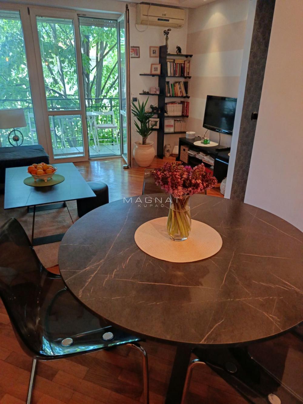 Stan na prodaju u Beogradu, Vračar, dvosoban, 53m2, cena 215000 evra