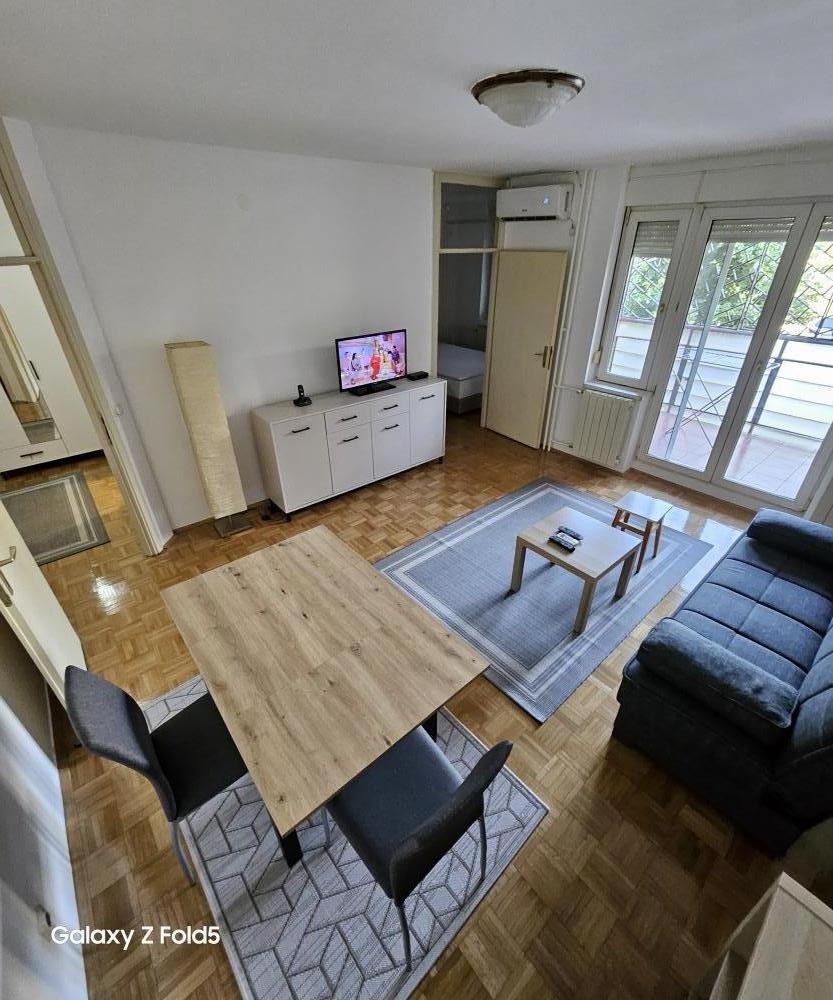 Stan na prodaju u Beogradu, Novi Beograd blok 62, jednoiposoban, 53m2, cena 202000 evra