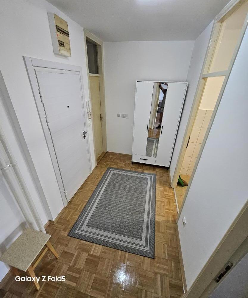 Stan na prodaju u Beogradu, Novi Beograd blok 62, jednoiposoban, 53m2, cena 202000 evra