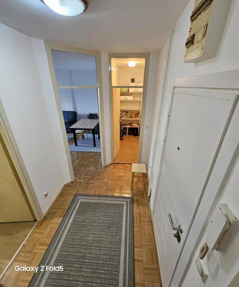 Stan na prodaju u Beogradu, Novi Beograd blok 62, jednoiposoban, 53m2, cena 202000 evra