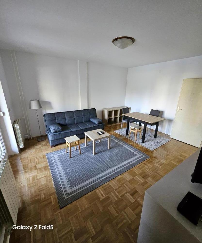 Stan na prodaju u Beogradu, Novi Beograd blok 62, jednoiposoban, 53m2, cena 202000 evra