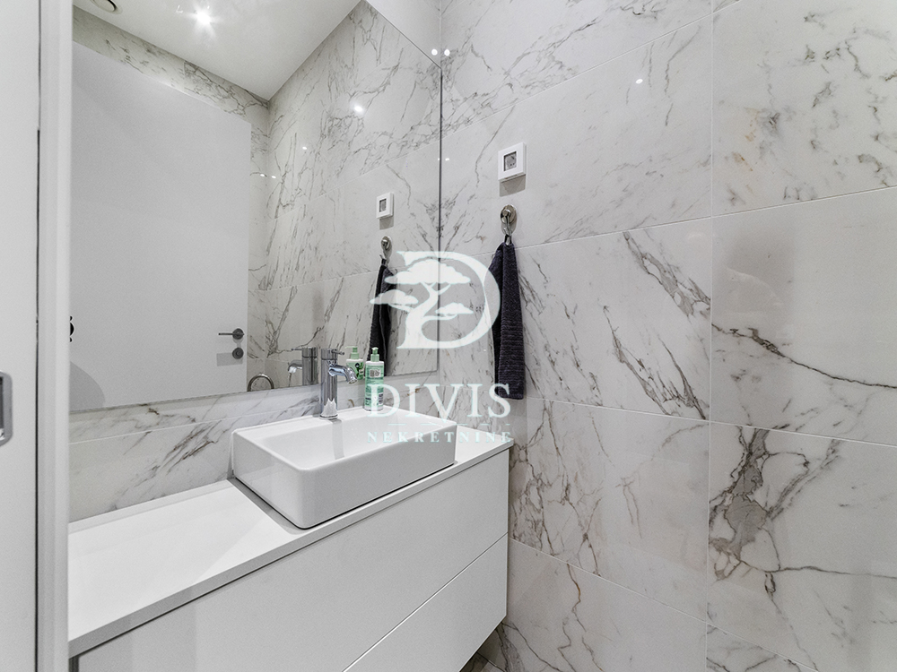 Stan na prodaju u Beogradu, Novi Beograd, trosoban, 95m2, cena 590000 evra