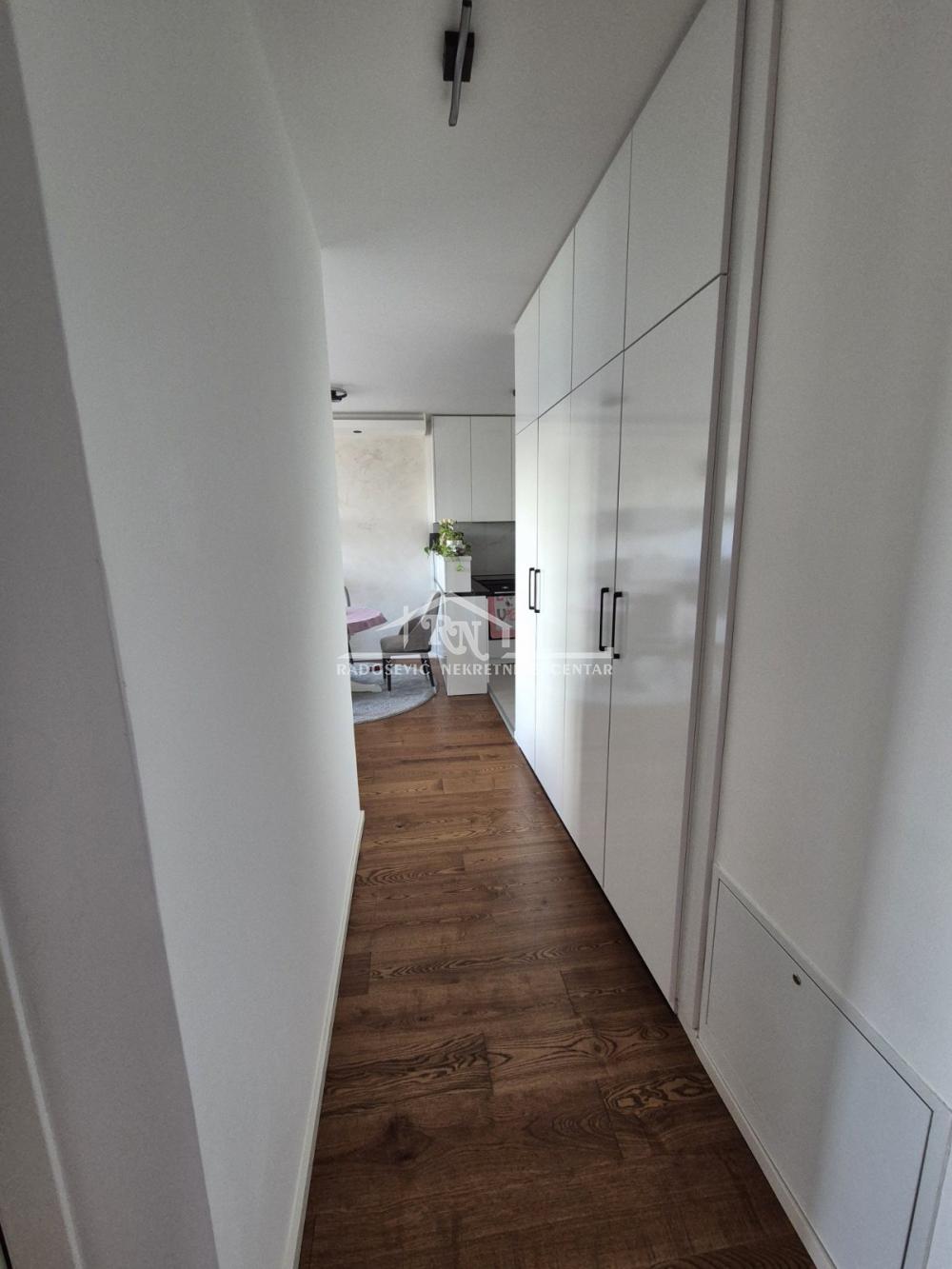 Stan na prodaju u Beogradu, Višnjička banja, trosoban, 67m2, cena 230000 evra