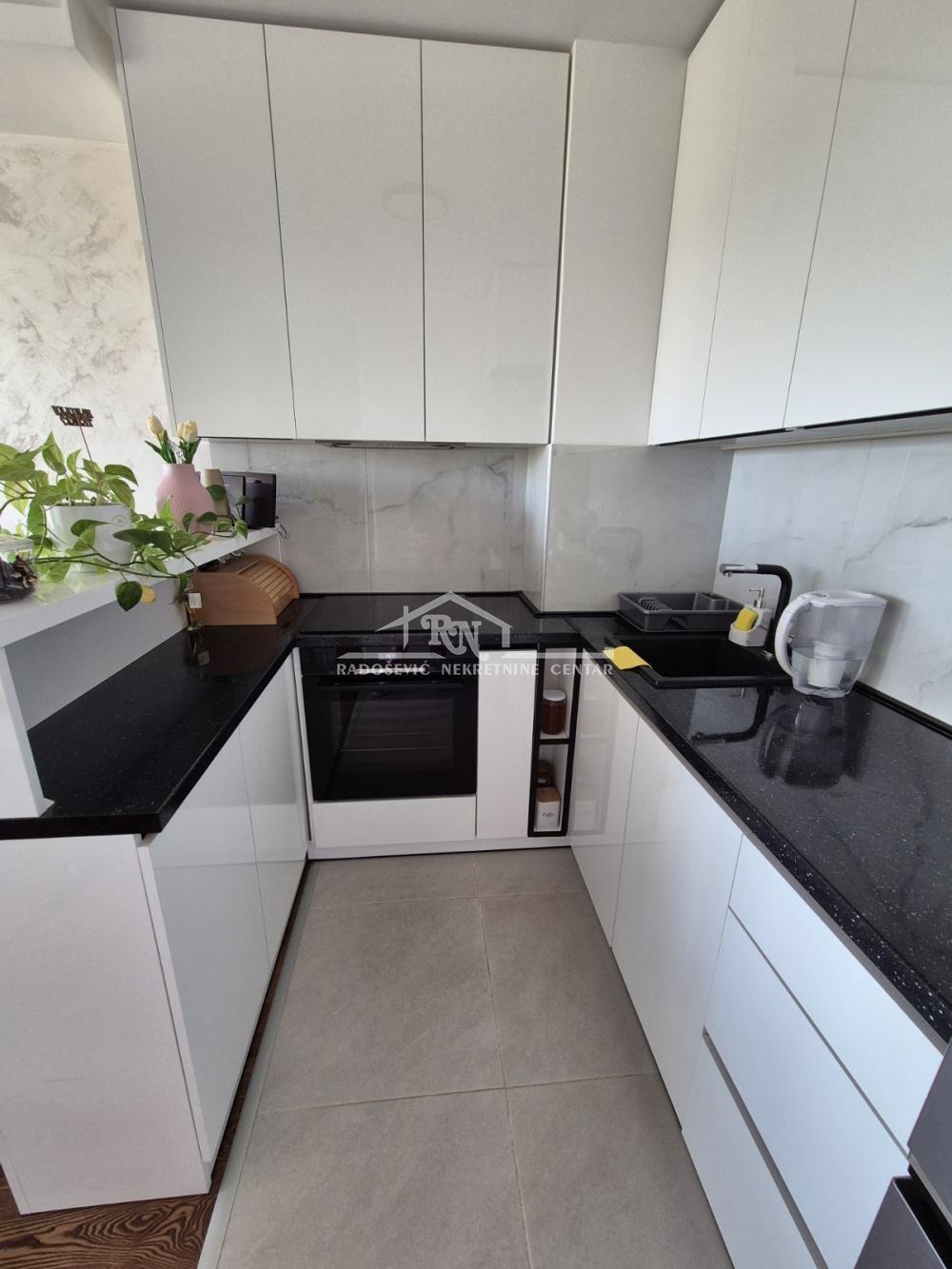 Stan na prodaju u Beogradu, Višnjička banja, trosoban, 67m2, cena 230000 evra