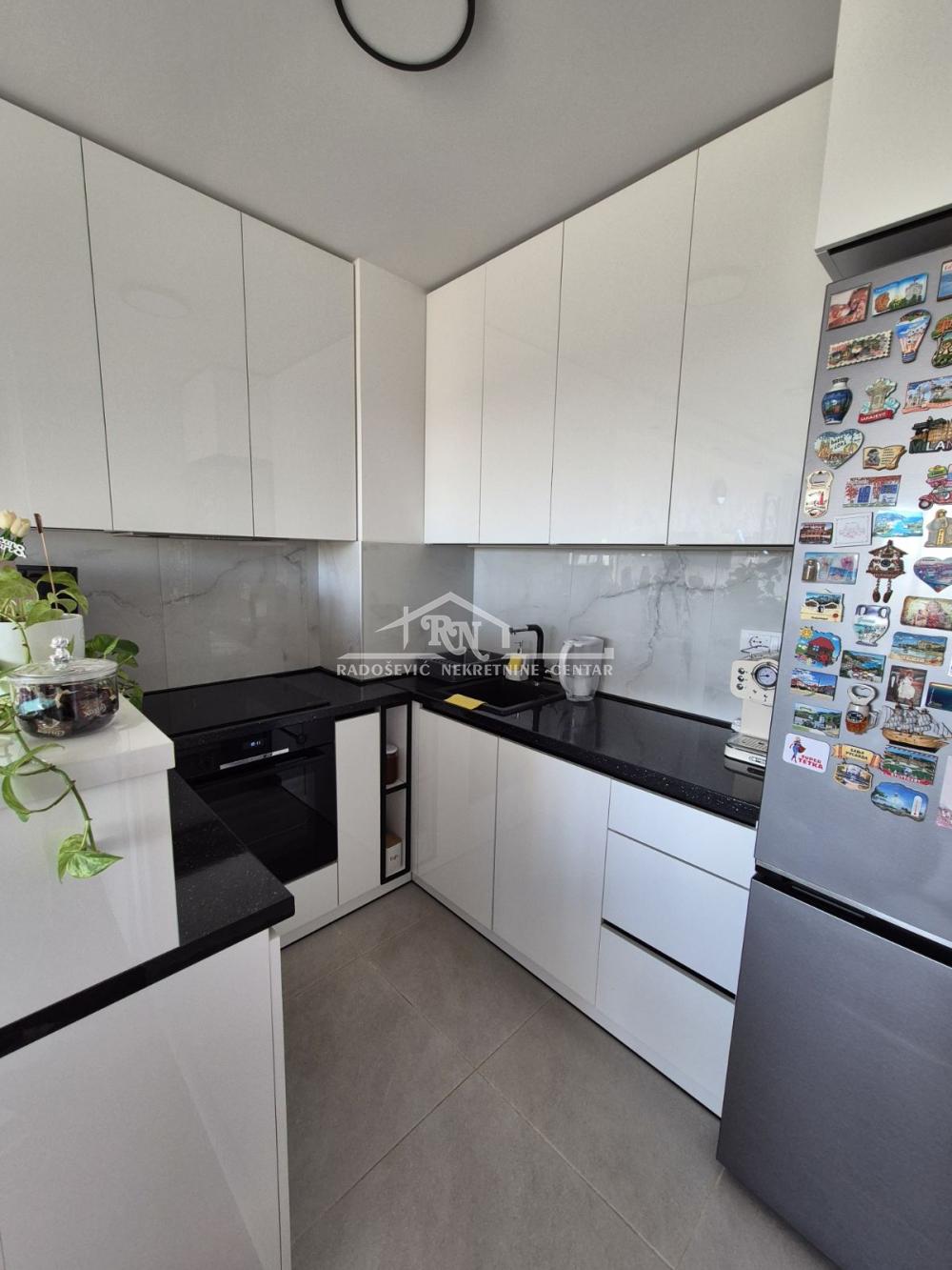 Stan na prodaju u Beogradu, Višnjička banja, trosoban, 67m2, cena 230000 evra