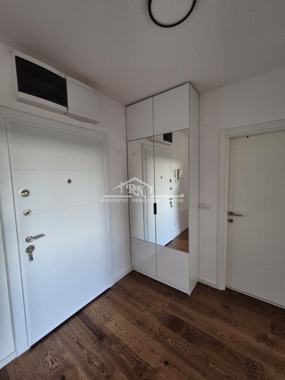 Stan na prodaju u Beogradu, Višnjička banja, trosoban, 67m2, cena 230000 evra