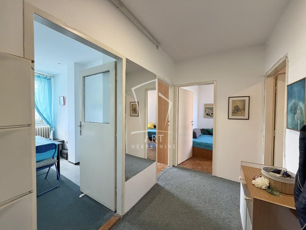 Stan na prodaju u Beogradu, Novi Beograd blok 21 (10. gimnazija), dvoiposoban, 55m2, cena 191000 evra