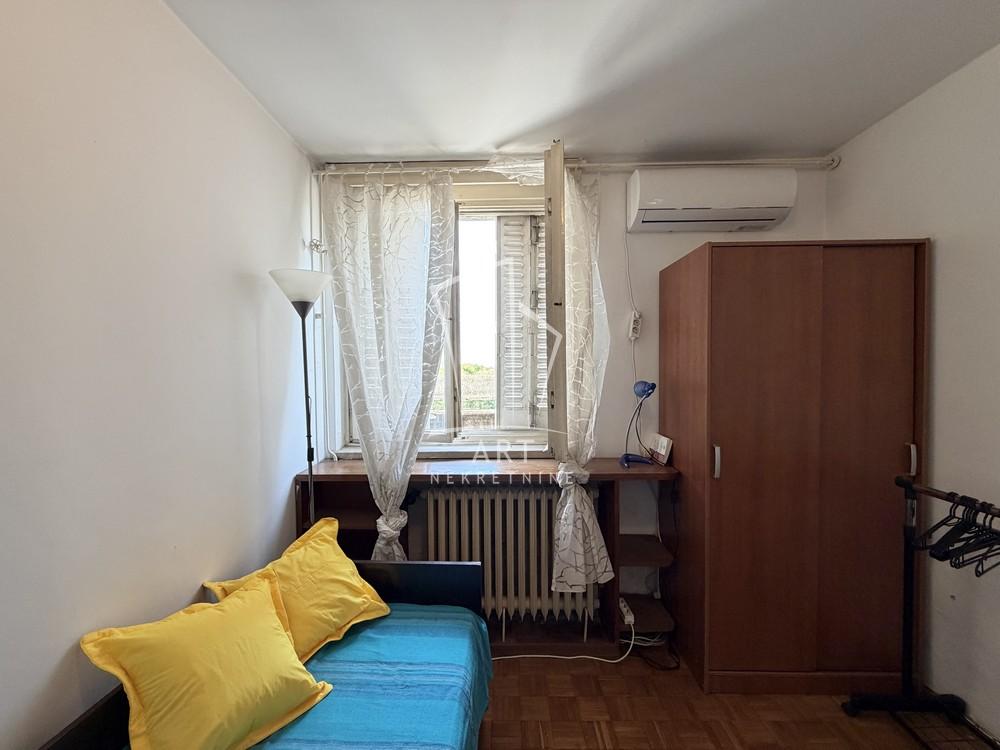 Stan na prodaju u Beogradu, Novi Beograd blok 21 (10. gimnazija), dvoiposoban, 55m2, cena 191000 evra