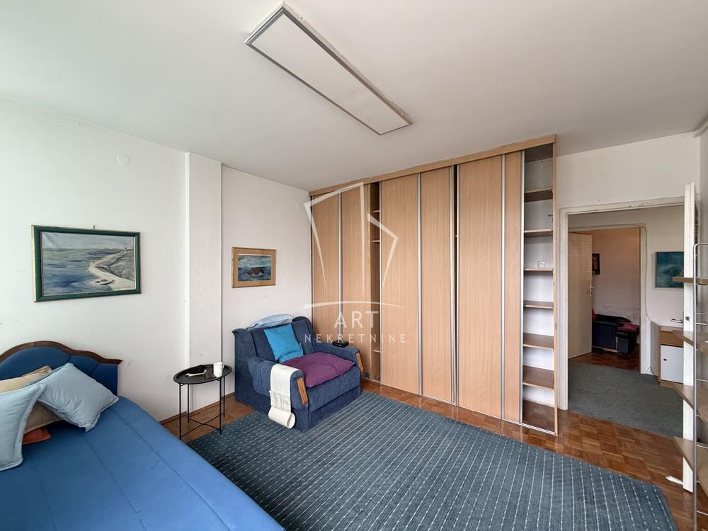 Stan na prodaju u Beogradu, Novi Beograd blok 21 (10. gimnazija), dvoiposoban, 55m2, cena 191000 evra