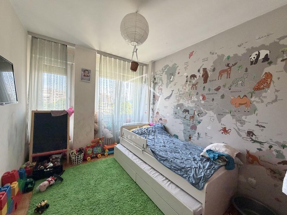 Stan na prodaju u Beogradu, Novi Beograd, troiposoban, 85m2, cena 370000 evra