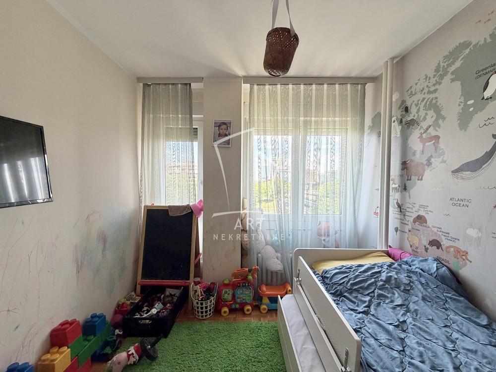 Stan na prodaju u Beogradu, Novi Beograd, troiposoban, 85m2, cena 370000 evra