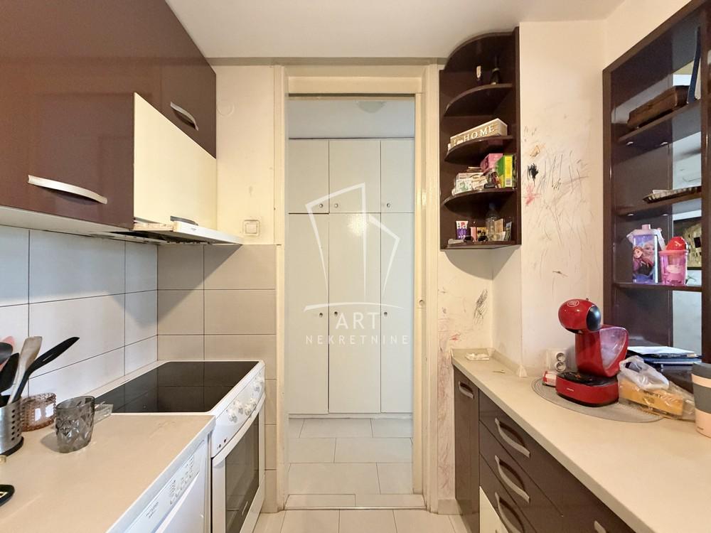 Stan na prodaju u Beogradu, Novi Beograd, troiposoban, 85m2, cena 370000 evra