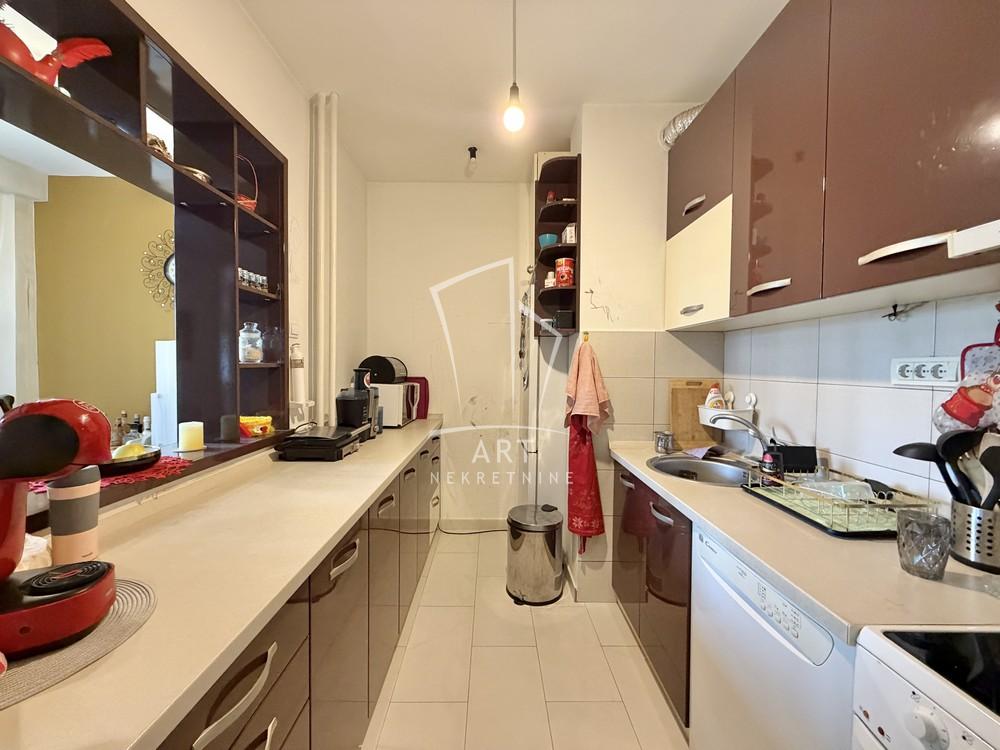 Stan na prodaju u Beogradu, Novi Beograd, troiposoban, 85m2, cena 370000 evra