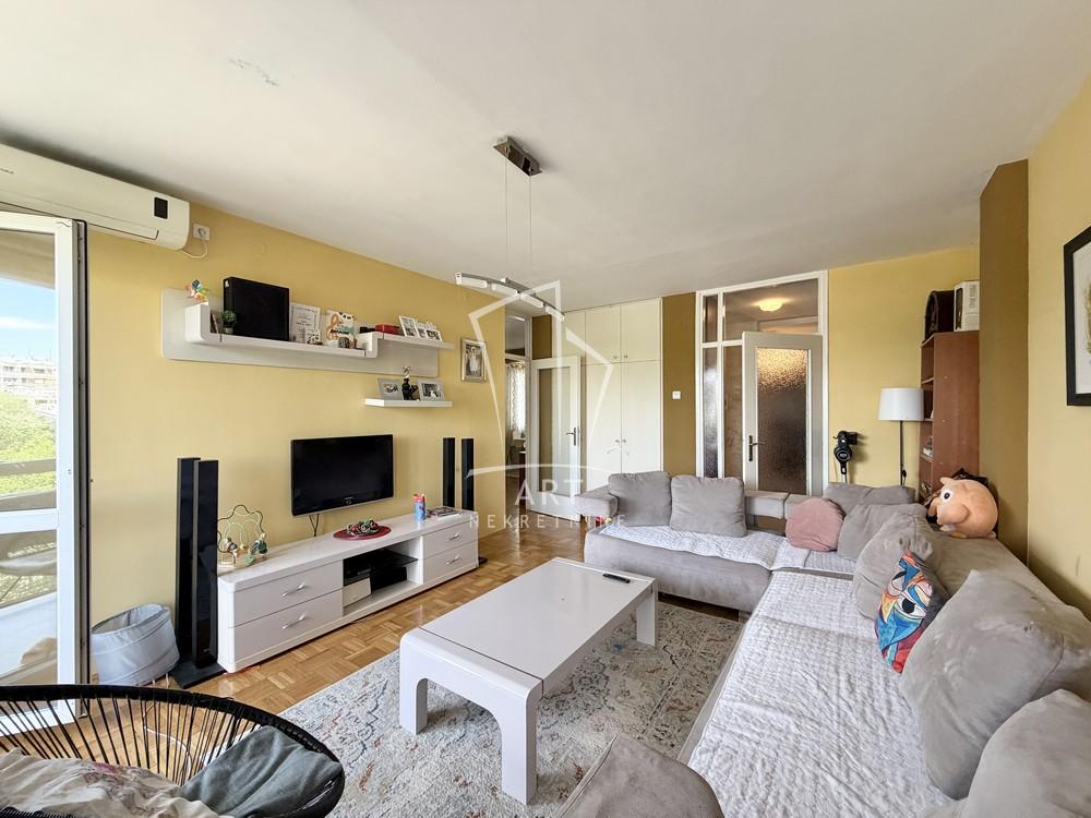 Stan na prodaju u Beogradu, Novi Beograd, troiposoban, 85m2, cena 370000 evra