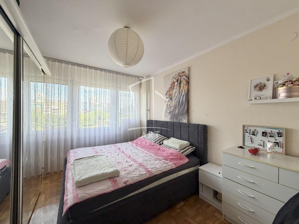 Stan na prodaju u Beogradu, Novi Beograd, troiposoban, 85m2, cena 370000 evra