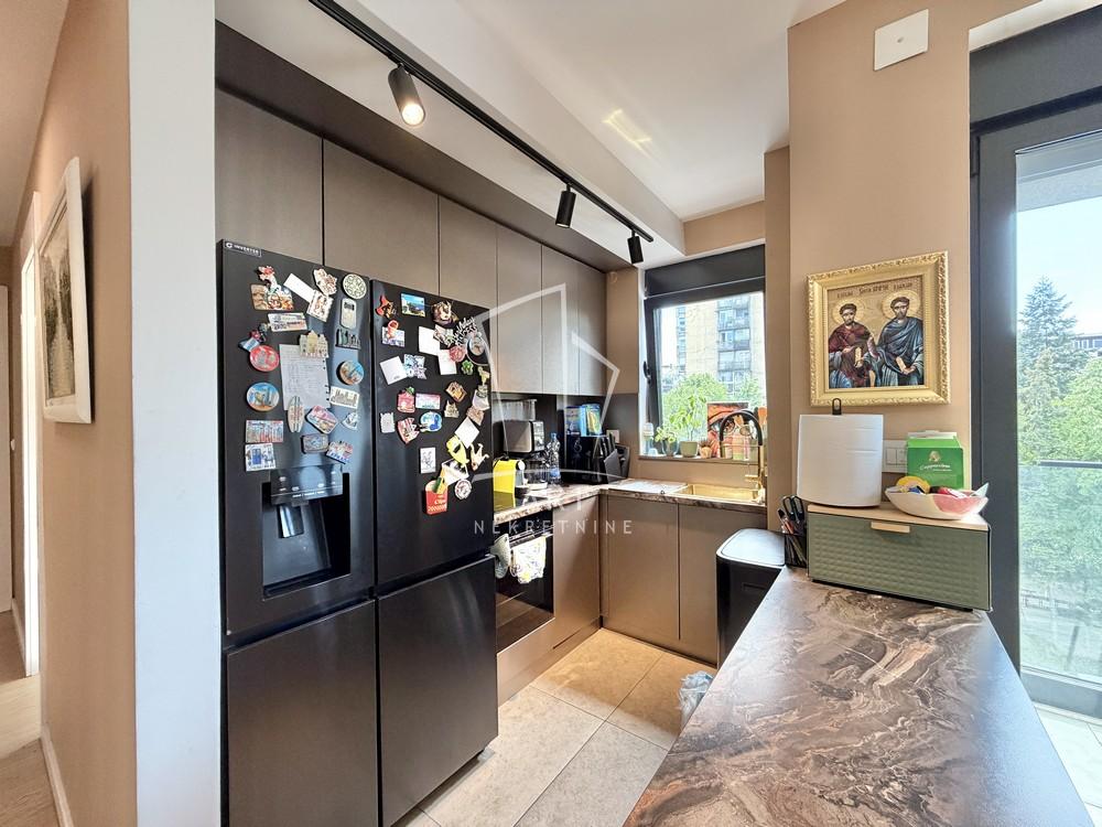 Stan na prodaju u Beogradu, Vračar, trosoban, 69m2, cena 325000 evra