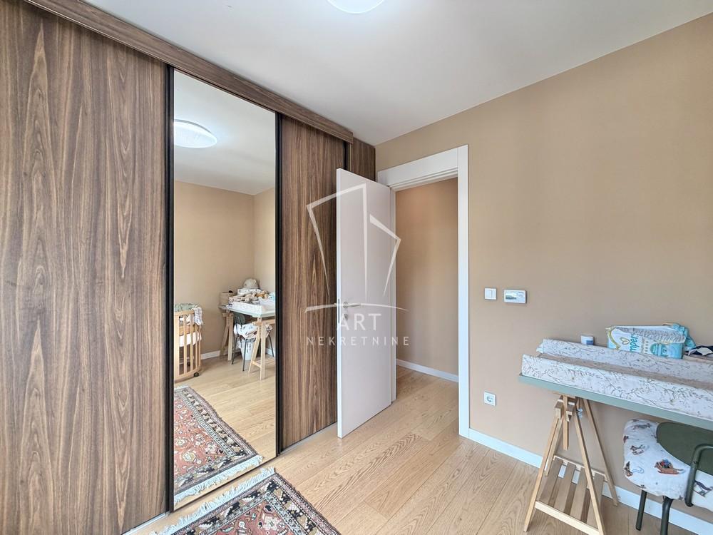 Stan na prodaju u Beogradu, Vračar, trosoban, 69m2, cena 325000 evra