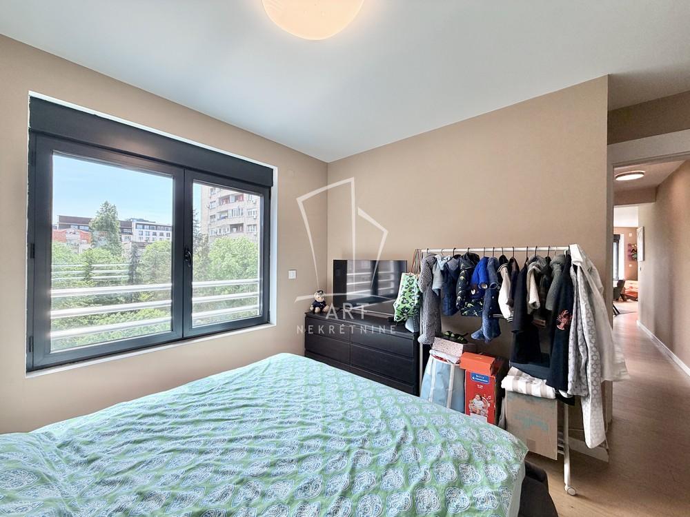 Stan na prodaju u Beogradu, Vračar, trosoban, 69m2, cena 325000 evra