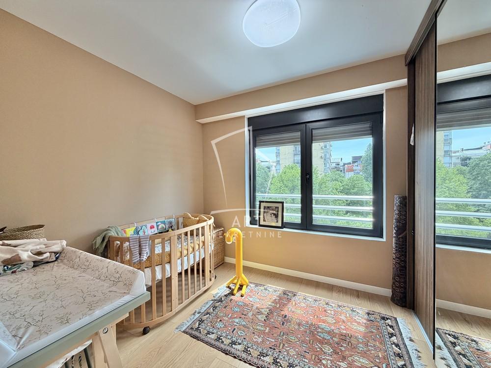 Stan na prodaju u Beogradu, Vračar, trosoban, 69m2, cena 325000 evra