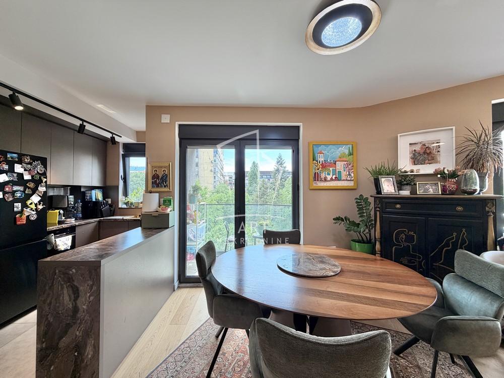 Stan na prodaju u Beogradu, Vračar, trosoban, 69m2, cena 325000 evra