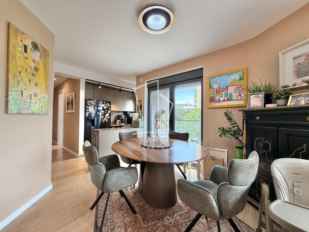 Stan na prodaju u Beogradu, Vračar, trosoban, 69m2, cena 325000 evra