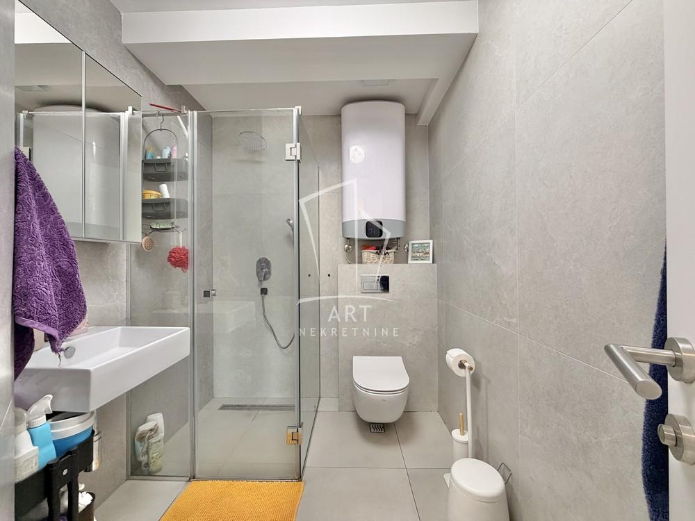 Stan na prodaju u Beogradu, Vračar, trosoban, 69m2, cena 325000 evra