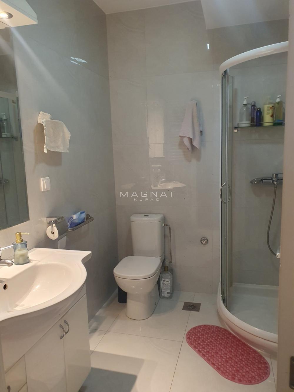 Stan na prodaju u Beogradu, Vračar, troiposoban, 76m2, cena 360000 evra