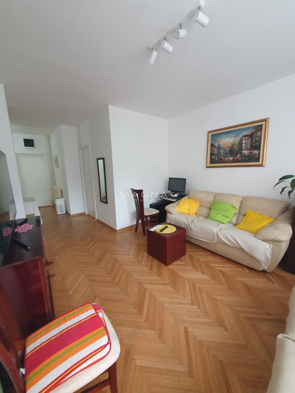 Stan na prodaju u Beogradu, Vračar, troiposoban, 76m2, cena 360000 evra