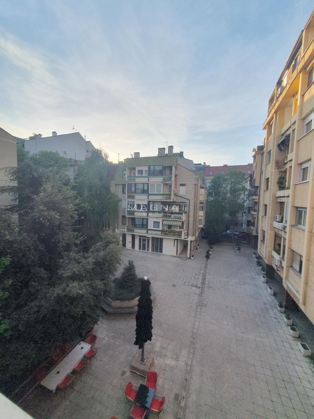 Stan na prodaju u Beogradu, Vračar, troiposoban, 76m2, cena 360000 evra