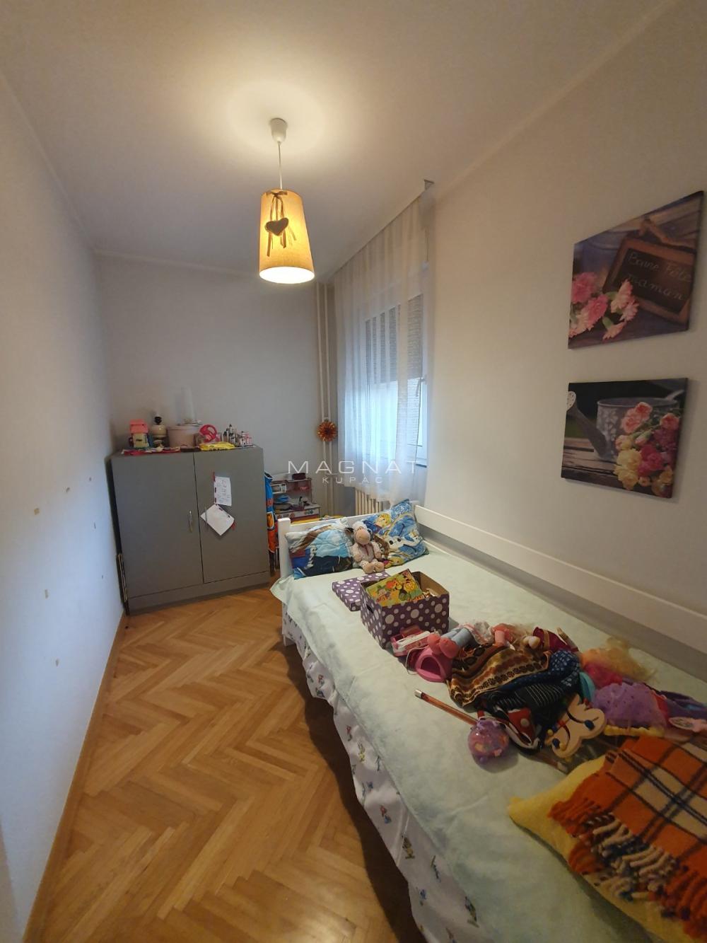 Stan na prodaju u Beogradu, Vračar, troiposoban, 76m2, cena 360000 evra