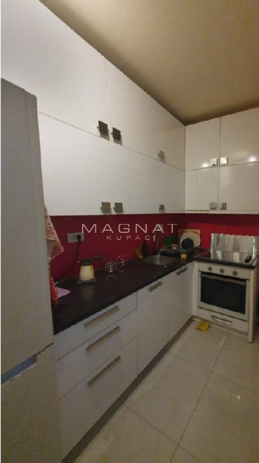 Stan na prodaju u Beogradu, Vračar, troiposoban, 76m2, cena 360000 evra