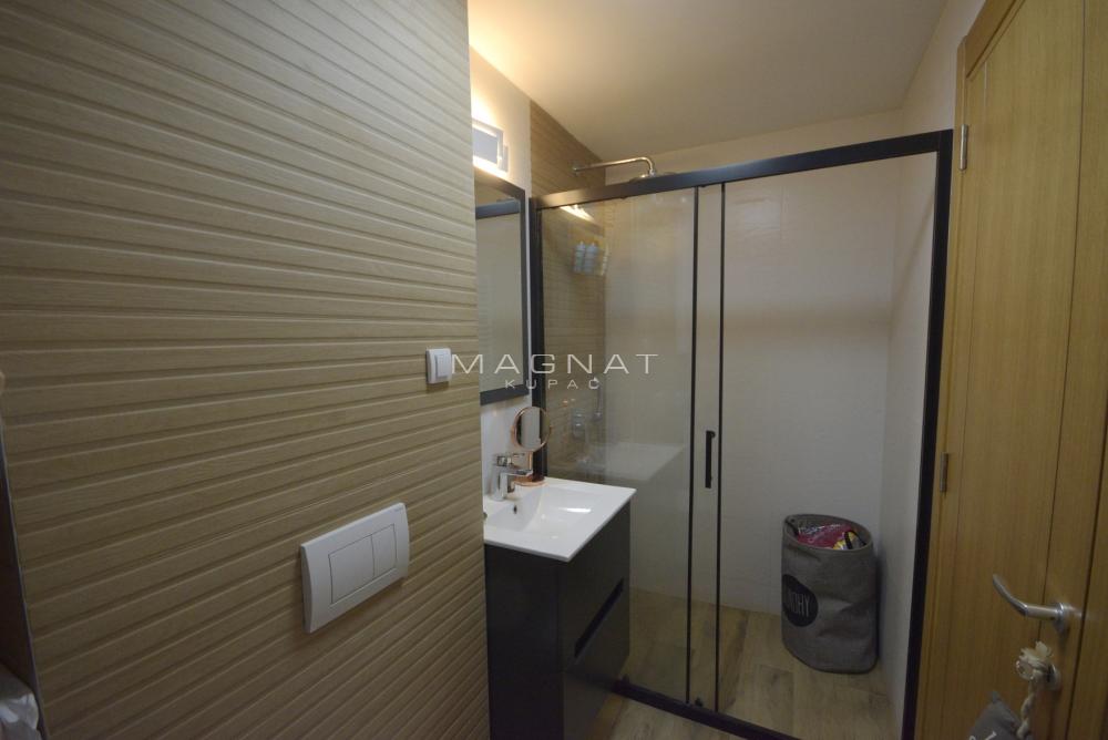 Stan na prodaju u Beogradu, Vračar, jednoiposoban, 43m2, cena 199500 evra