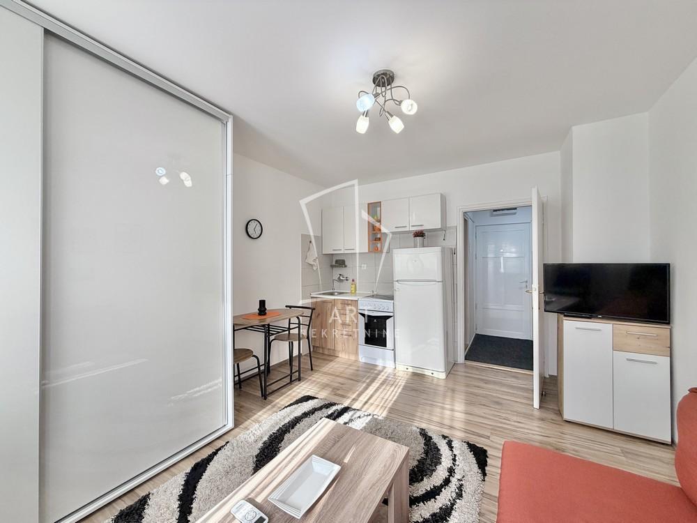 Stan na prodaju u Beogradu, Banovo brdo, 22m2, cena 92000 evra